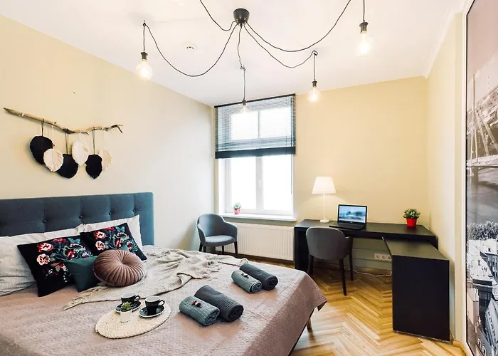 Elvis Apartment/11 Beds/6 Bedrooms/Riga Old Town