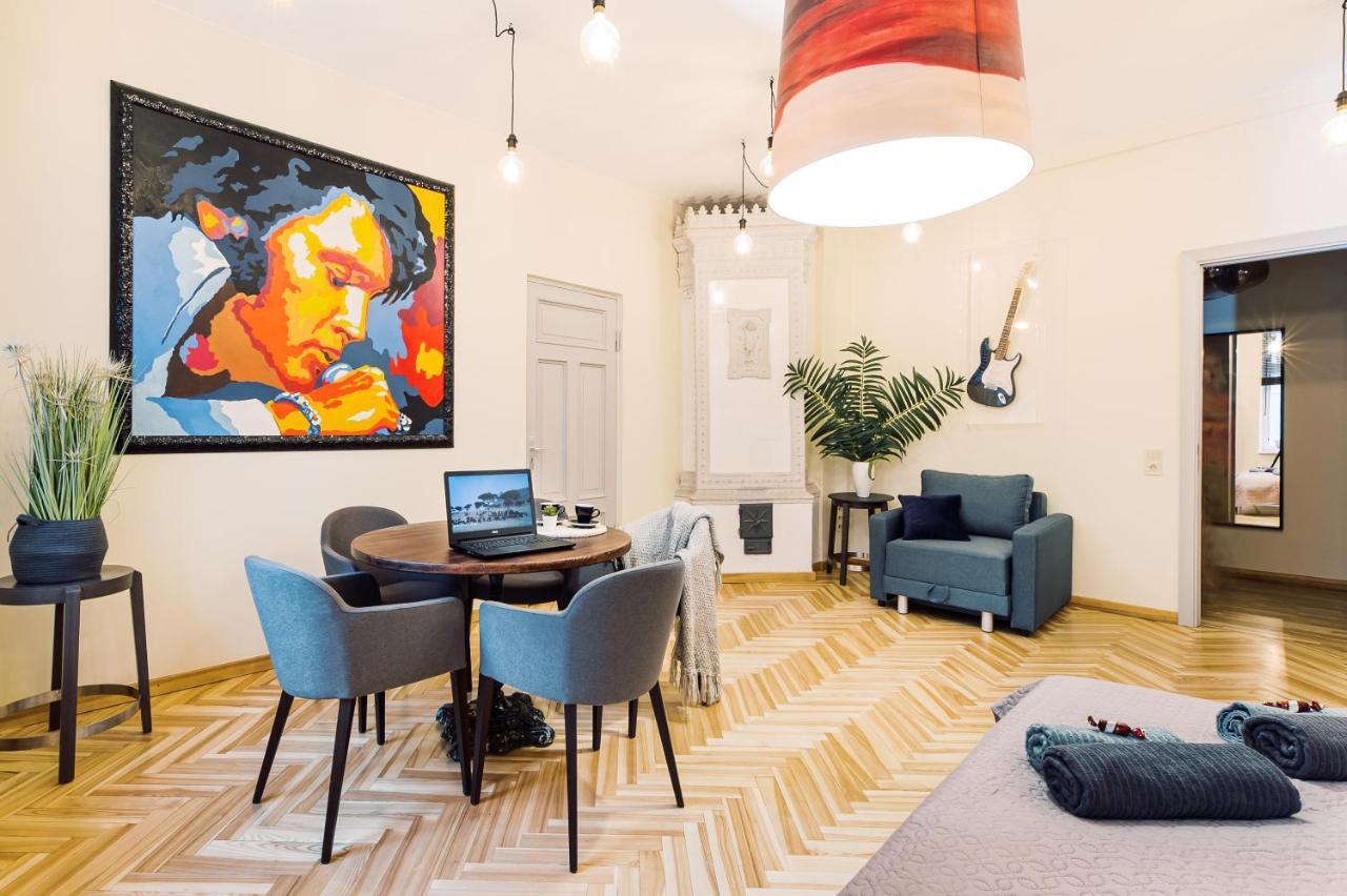 Huoneisto Elvis Apartment/11 Beds/6 Bedrooms/riga Old Town