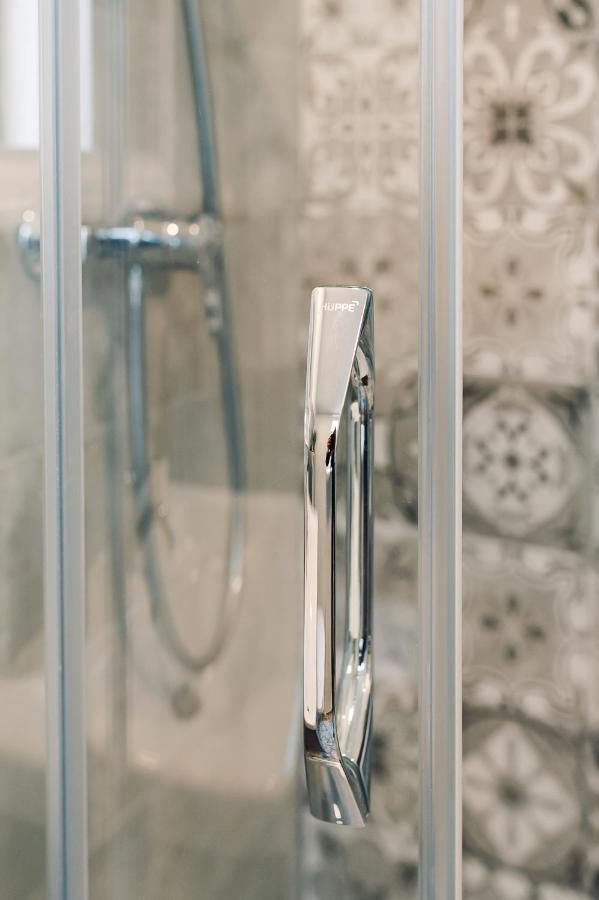 Huoneisto Elvis Apartment/11 Beds/6 Bedrooms/riga Old Town