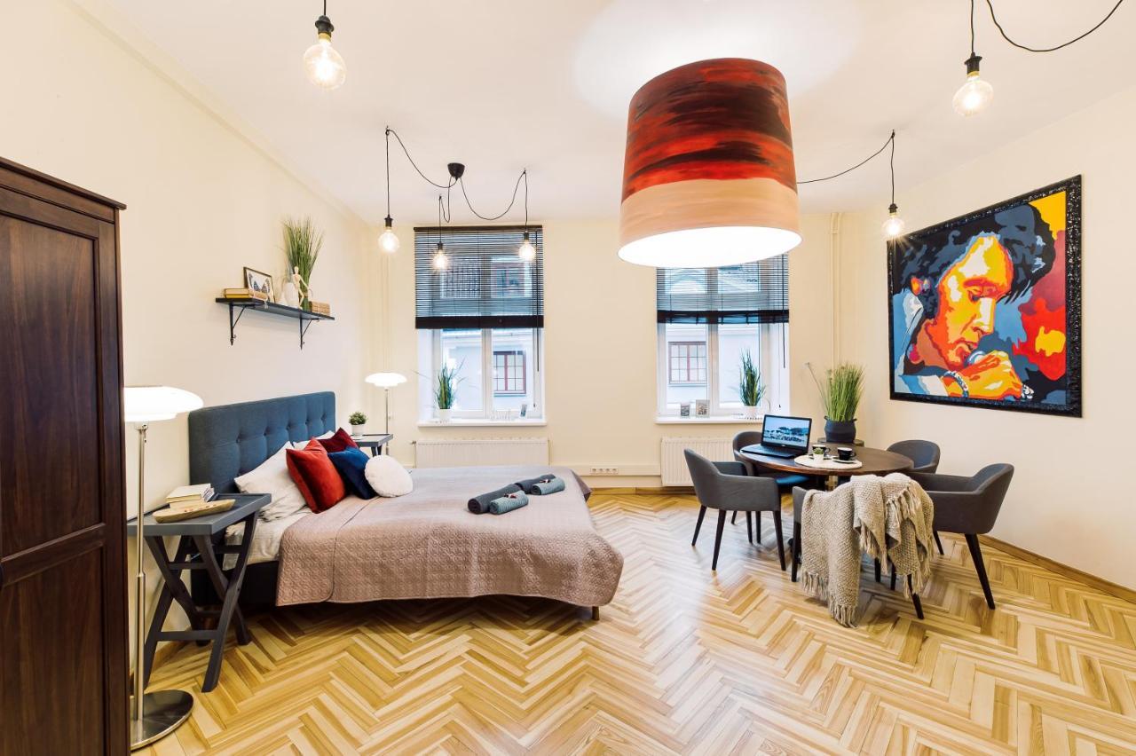 Huoneisto Elvis Apartment/11 Beds/6 Bedrooms/riga Old Town Riika