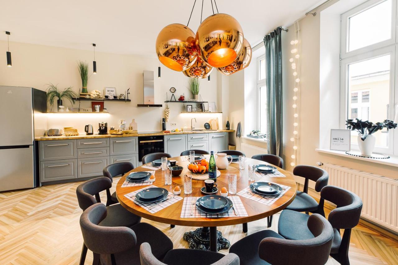 Huoneisto Elvis Apartment/11 Beds/6 Bedrooms/riga Old Town