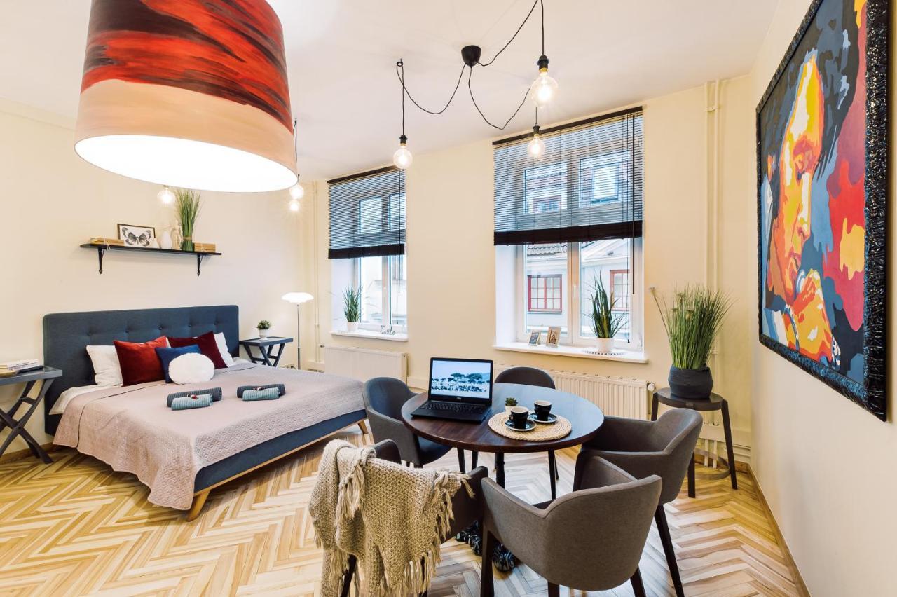 Huoneisto Elvis Apartment/11 Beds/6 Bedrooms/riga Old Town