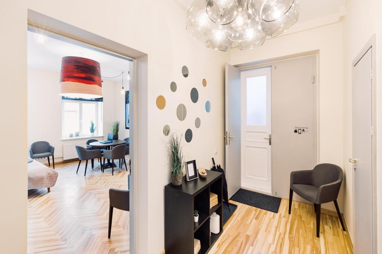 Elvis Apartment/11 Beds/6 Bedrooms/riga Old Town Huoneisto