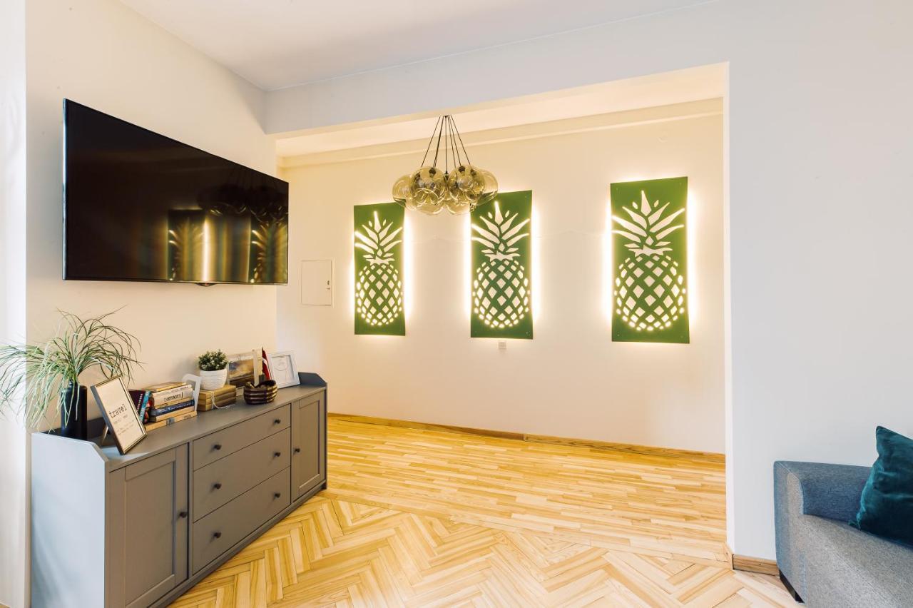 Elvis Apartment/11 Beds/6 Bedrooms/riga Old Town Huoneisto Riika