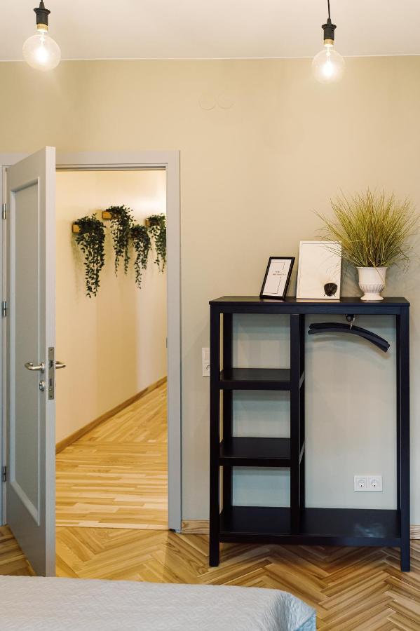 Elvis Apartment/11 Beds/6 Bedrooms/riga Old Town Huoneisto