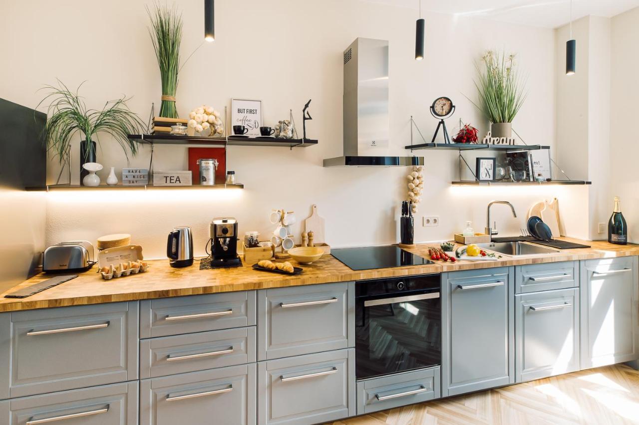 Elvis Apartment/11 Beds/6 Bedrooms/riga Old Town Апартамент *