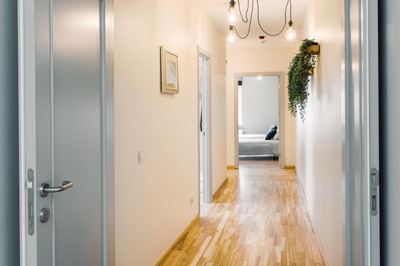Апартамент Elvis Apartment/11 Beds/6 Bedrooms/riga Old Town
