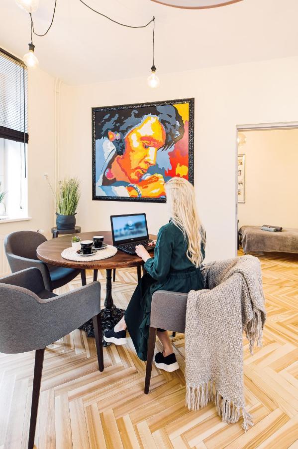 Elvis Apartment/11 Beds/6 Bedrooms/riga Old Town Апартамент *